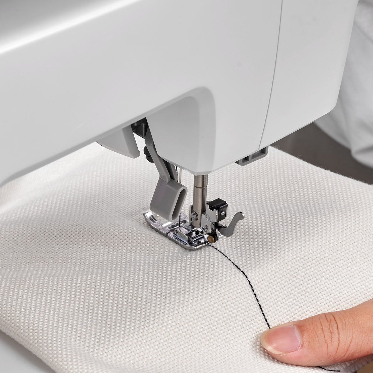 VEVOR PROFESSIONAL COMPUTERIZED SEWING MACHINE 200 STITCHES LCD SCREEN